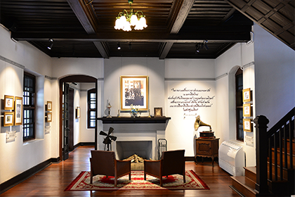 ห้องโถงหน้าเตาผิง พิพิธภัณฑ์หมอเจ้าฟ้า ในพระราชูปถัมภ์ฯ